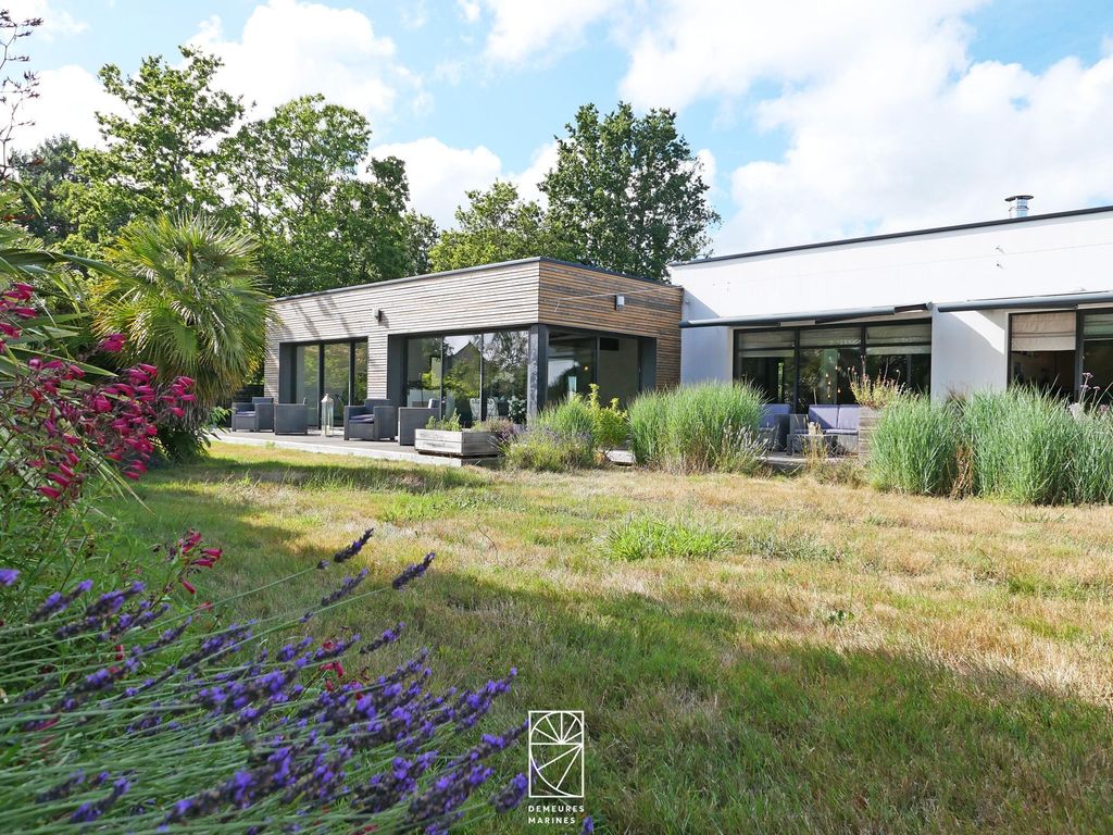 9 room luxury House for sale in Auray, Brittany 129286258