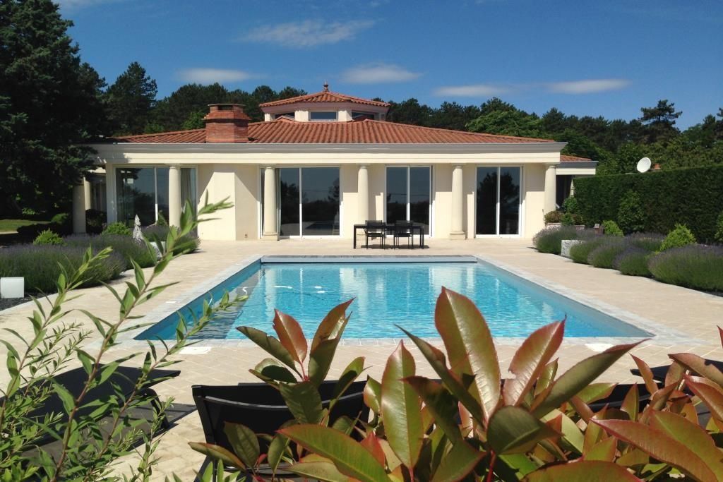 6 room luxury House for sale in Beaune, Bourgogne 105557945