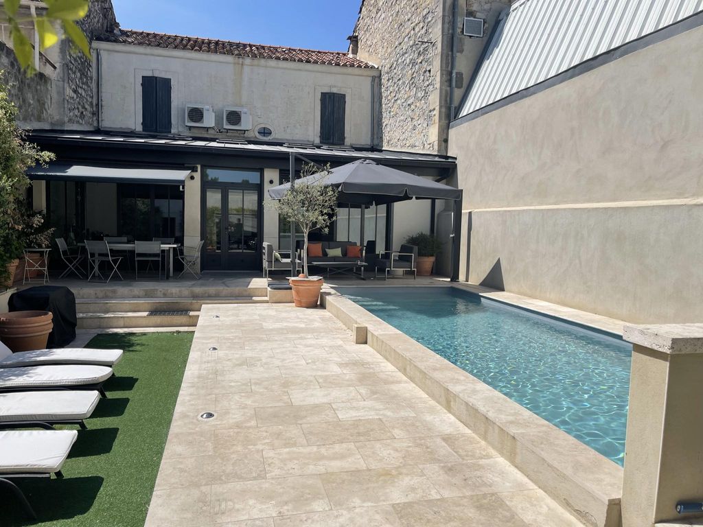 8 room luxury House for sale in Arles, French Riviera 127912245