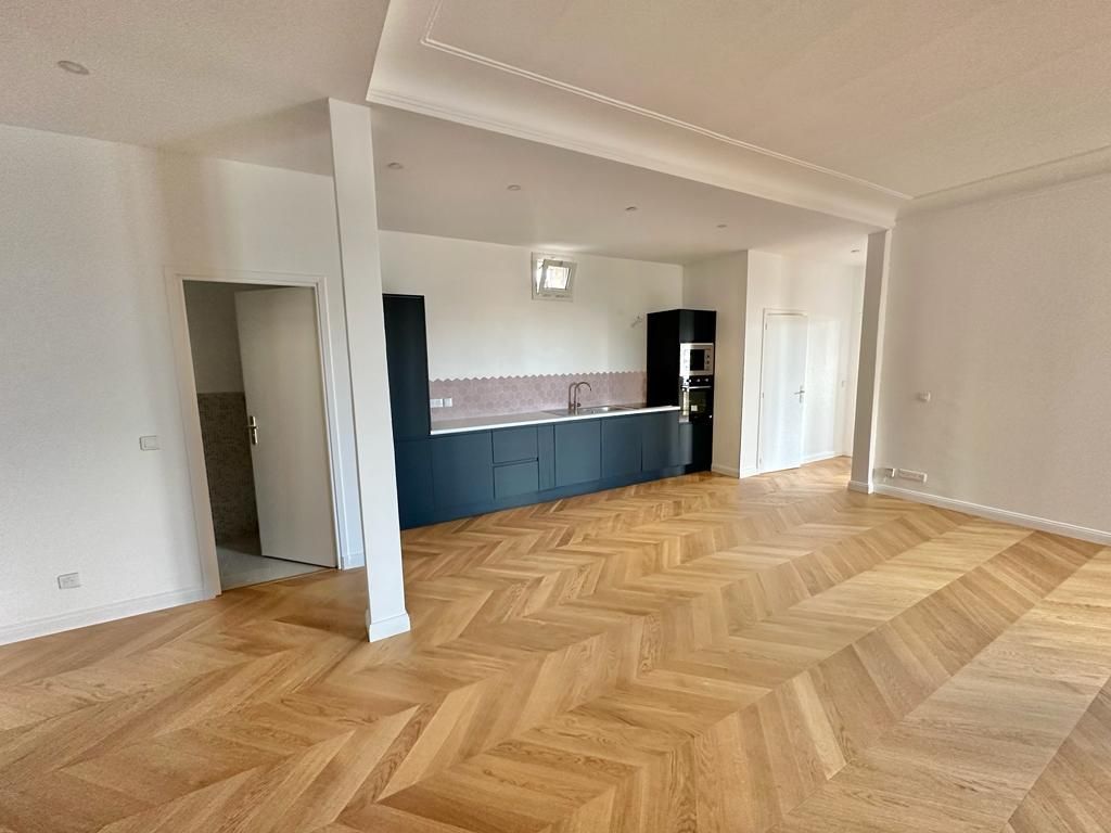 3 bedroom luxury Apartment for sale in Montmartre, Abbesses, Grandes