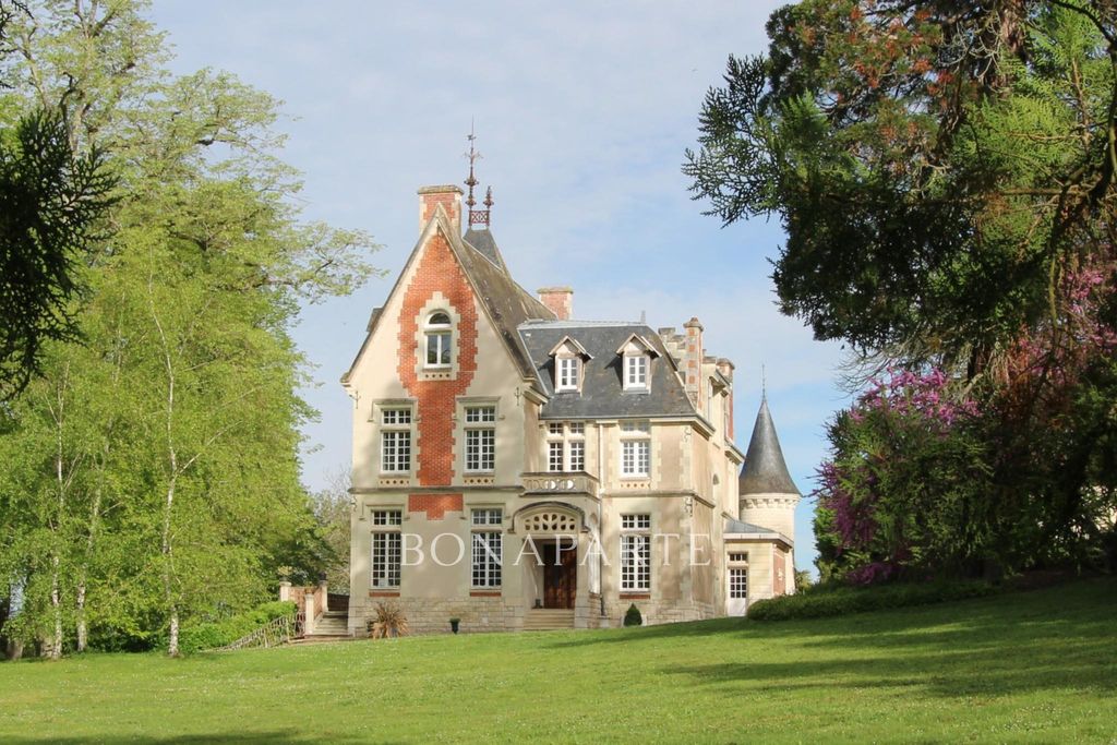 Castle For Sale In Loudun, France - 128920308 - Luxuryestate.com