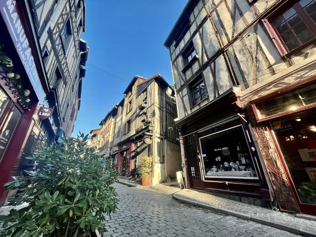 Maison de 16 pièces de luxe en vente à Limoges, France 129336749