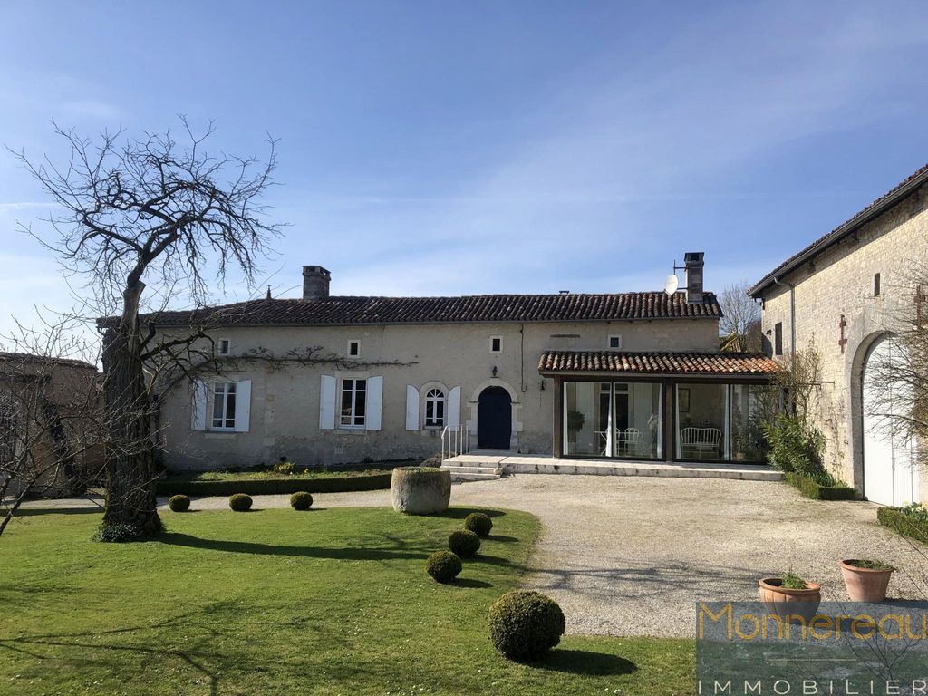 6 room luxury House for sale in BriesousBarbezieux, France