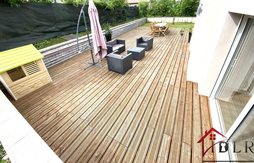 7 room luxury House for sale in Besançon,