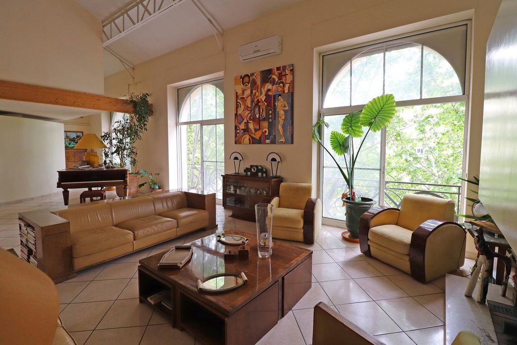 LuxusApartment mit 4 Schlafzimmer zu verkaufen in Nîmes, Languedoc