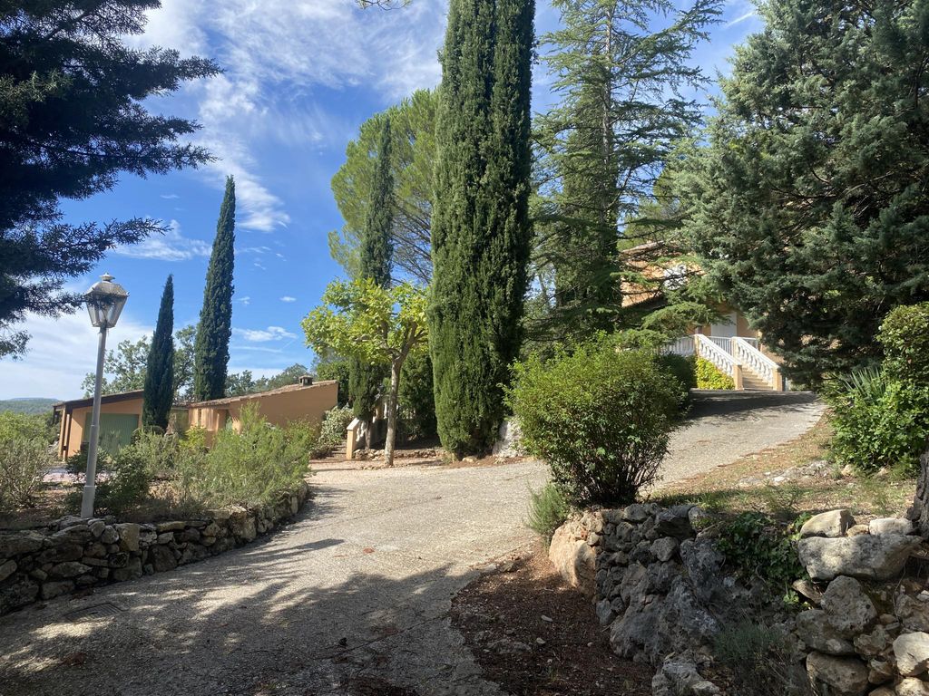 5 غرفة، شراء في Le Val ،Région ProvenceAlpesCôte d'Azur فبلا فاخرة ل