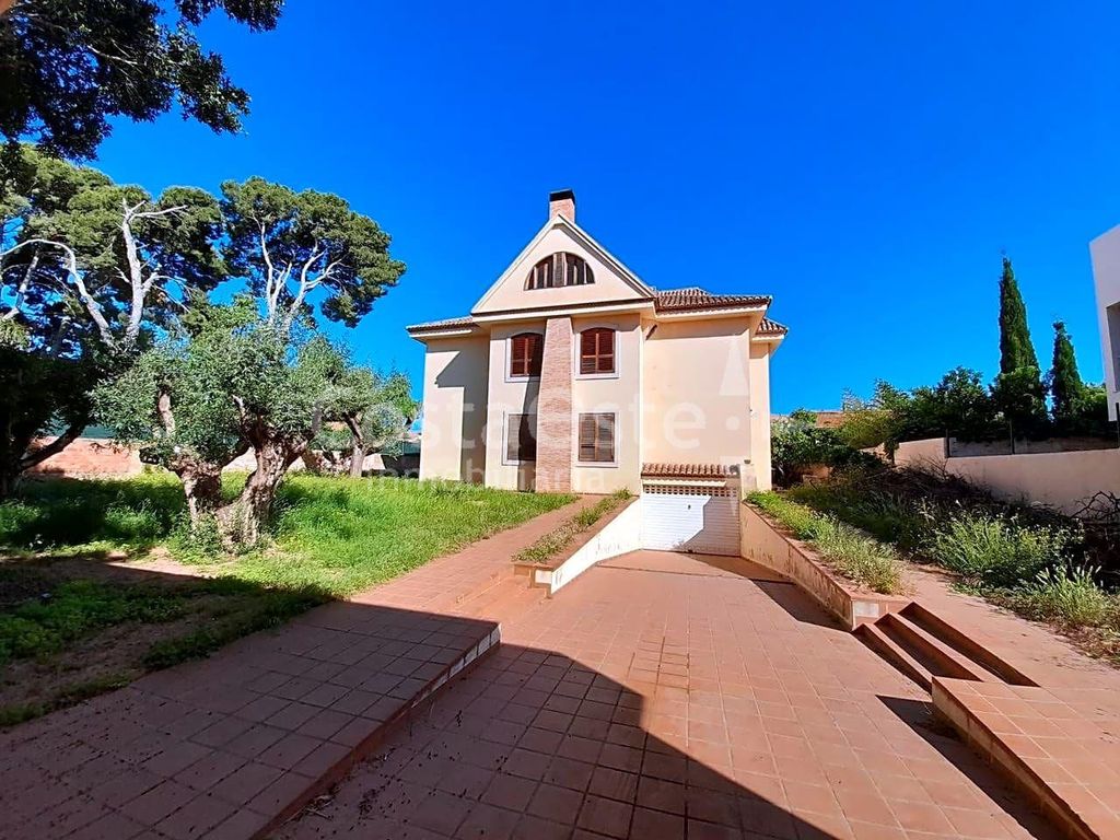 villa-chalet-de-lujo-de-828-m2-en-venta-en-masarrochos-espa-a