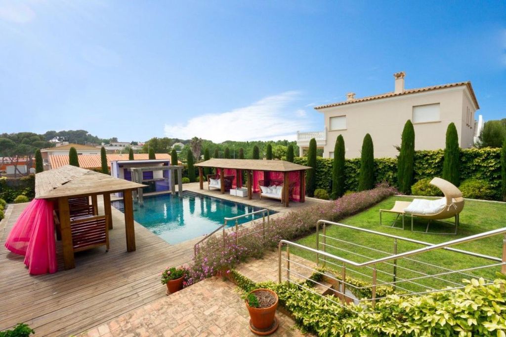 5 room exclusive farmhouse for sale in Girona, Catalonia 88426145