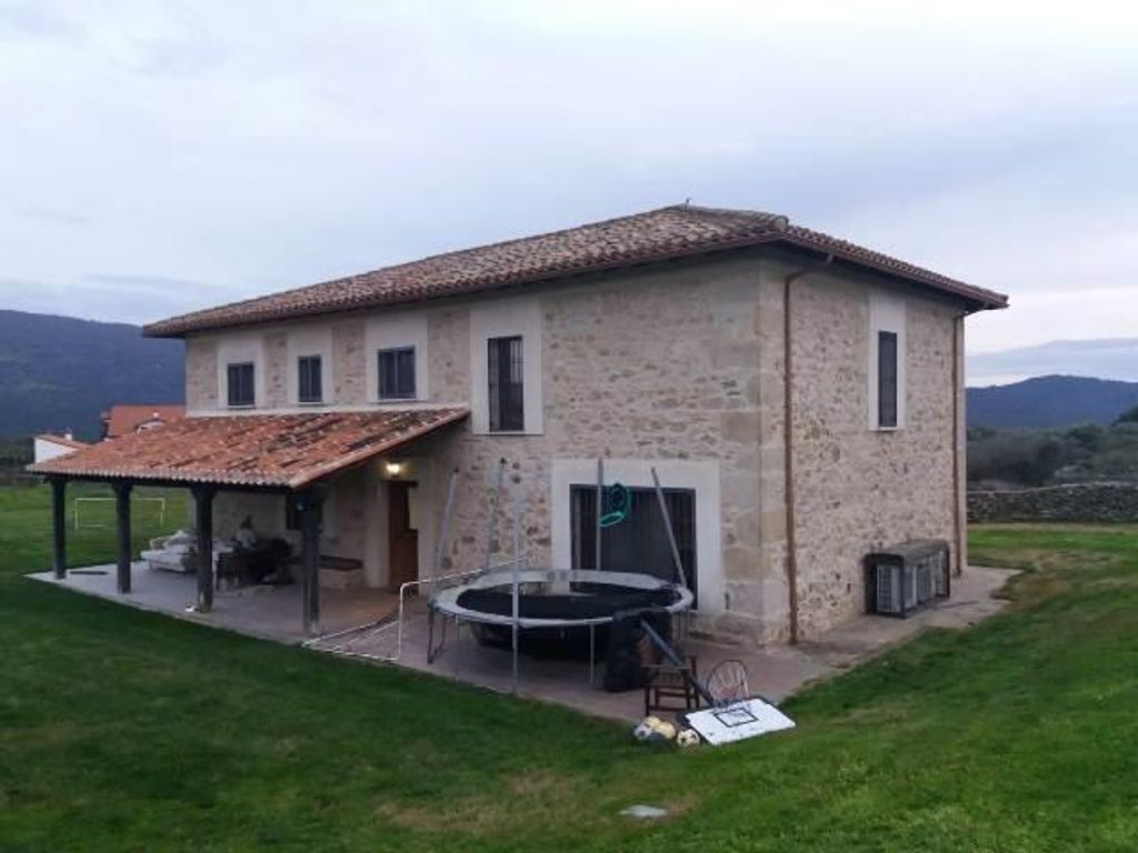 Villa / Chalet de 330 m2 en venta en Oliva de Plasencia, España 128071262