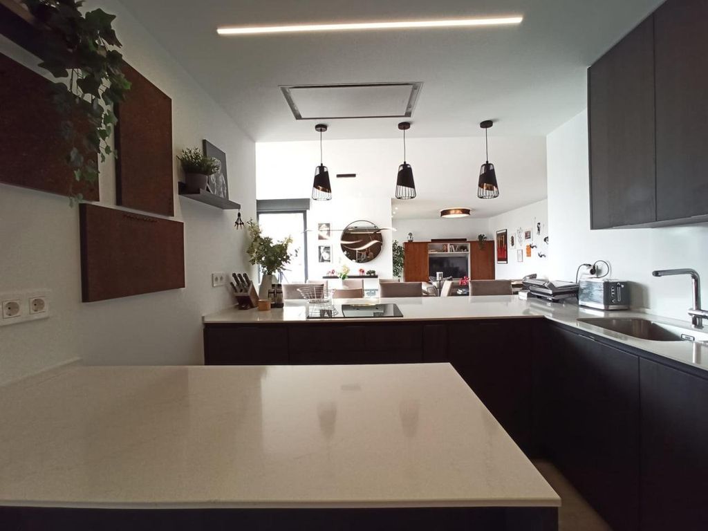 Piso de lujo de 222 m2 en venta en Madrid, Comunidad de Madrid - 130061851  - LuxuryEstate.com