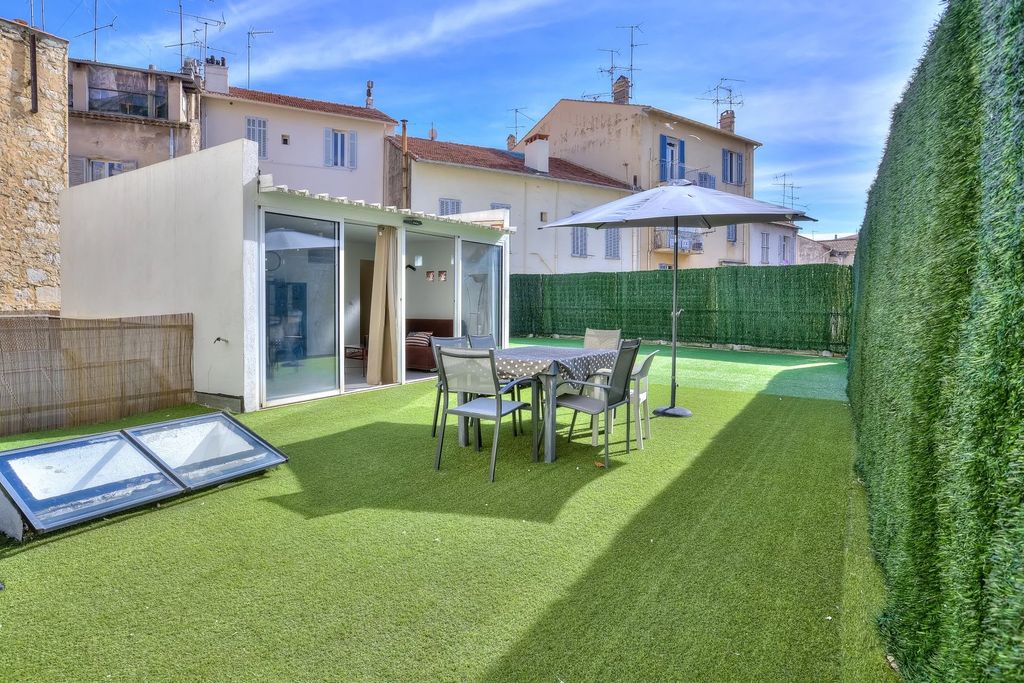8 room luxury House for sale in 11 Avenue de Flotte, Cannes, French