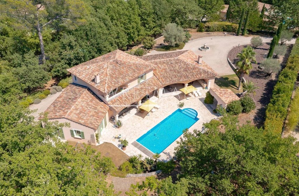 8 room luxury Villa for sale in Fayence, France 127895160