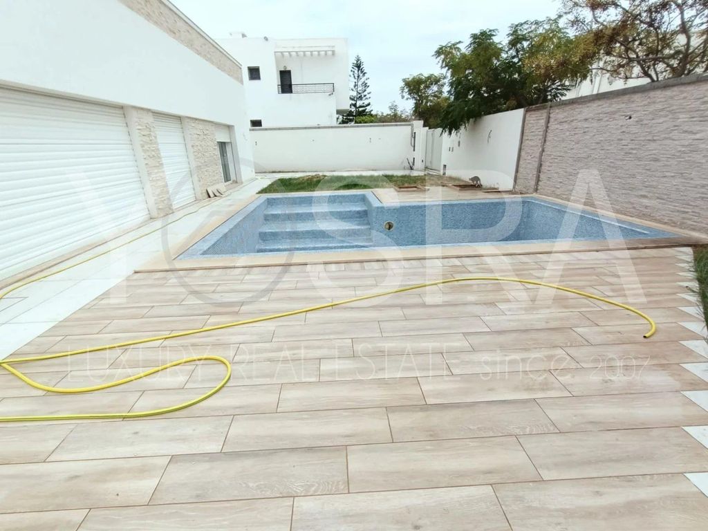 Villa de luxe de 8 pièces en vente Tunis, Tunisie 128046450