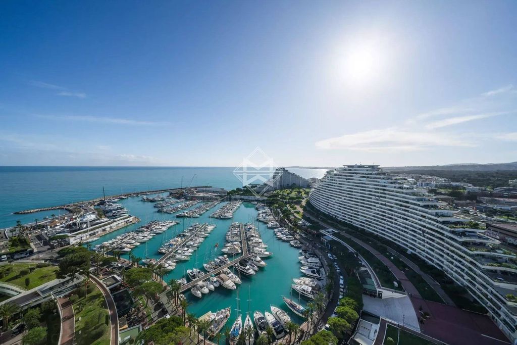 Элитная квартира в продажа Villeneuve-Loubet, Франция