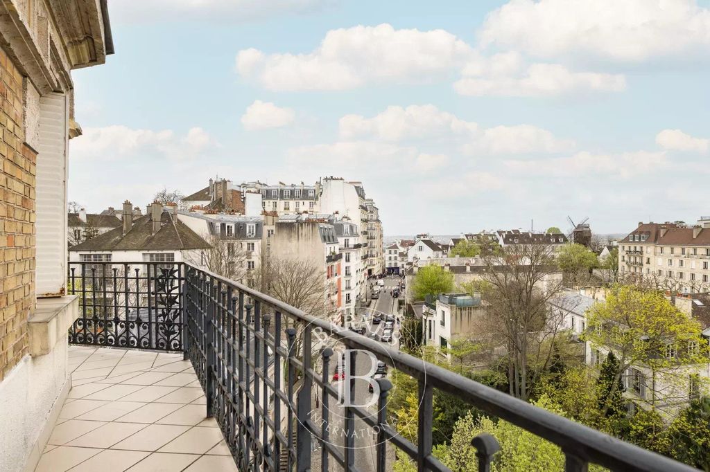 2 bedroom luxury Flat for sale in Montmartre, Abbesses, Grandes