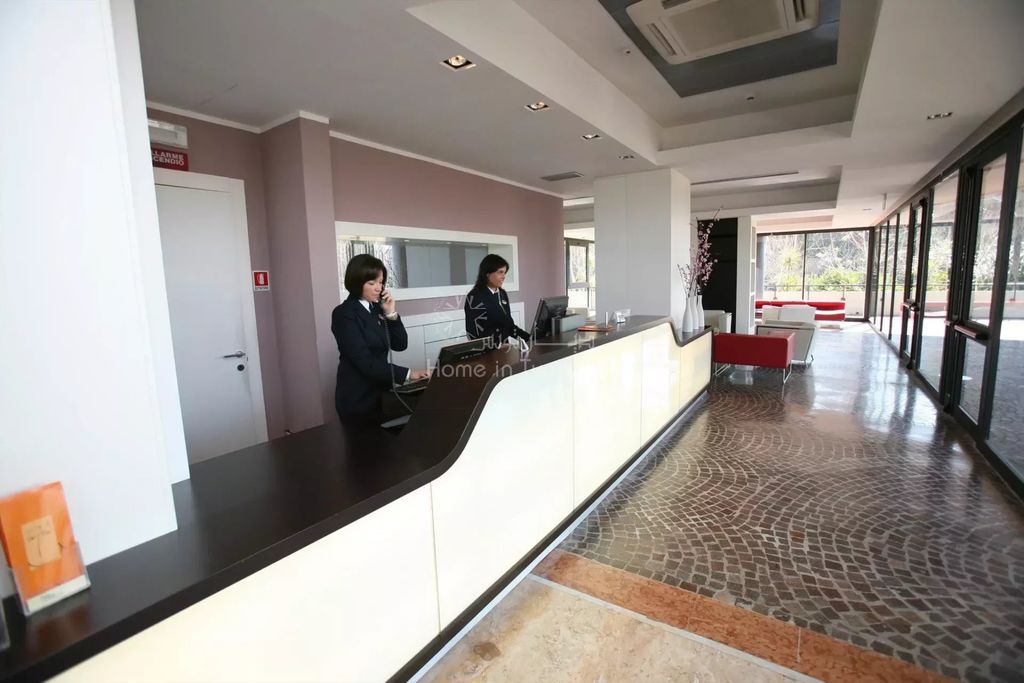 Hotel di prestigio di 6000 mq in vendita Roma, Italia