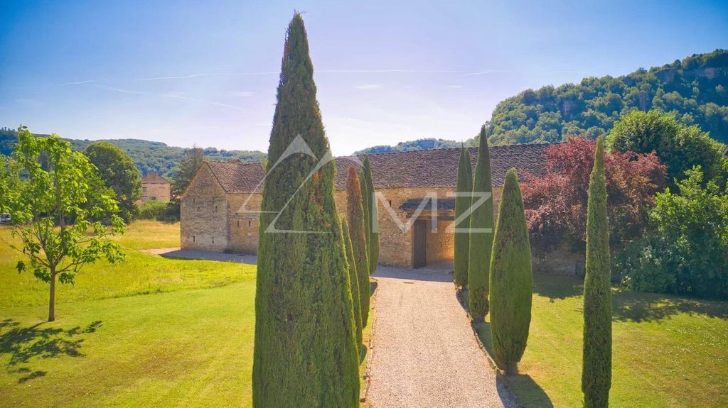 Maison de 11 pièces de luxe en vente à Crémieu, AuvergneRhôneAlpes