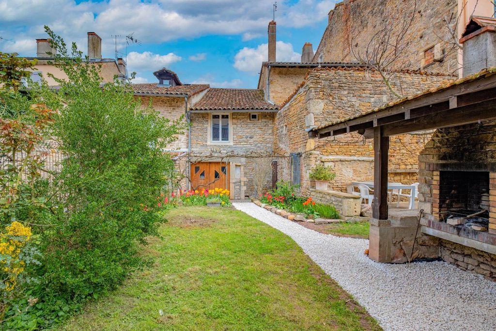 6 bedroom luxury House for sale in Cluny, France 128764264
