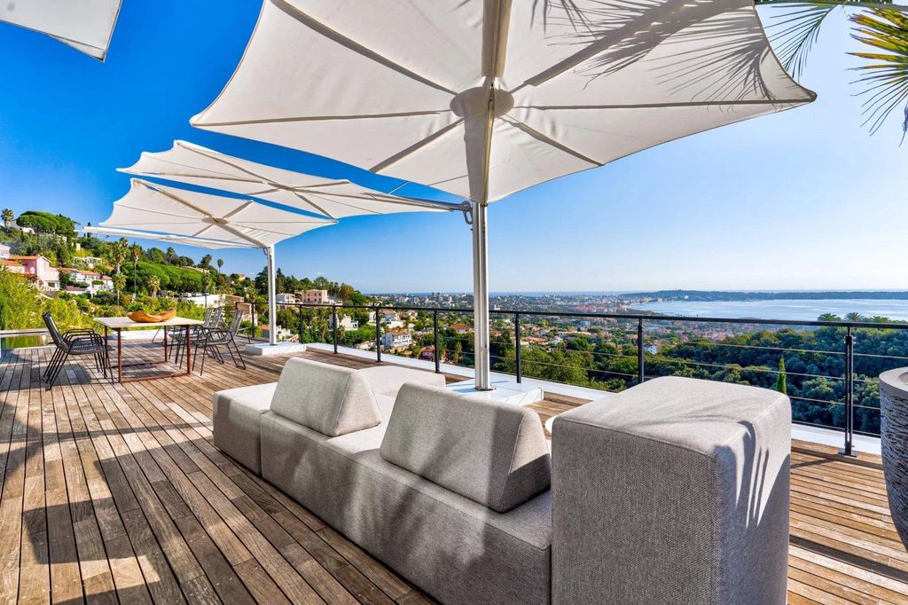 7 room luxury Villa for sale in GolfeJuan, French Riviera 127725266