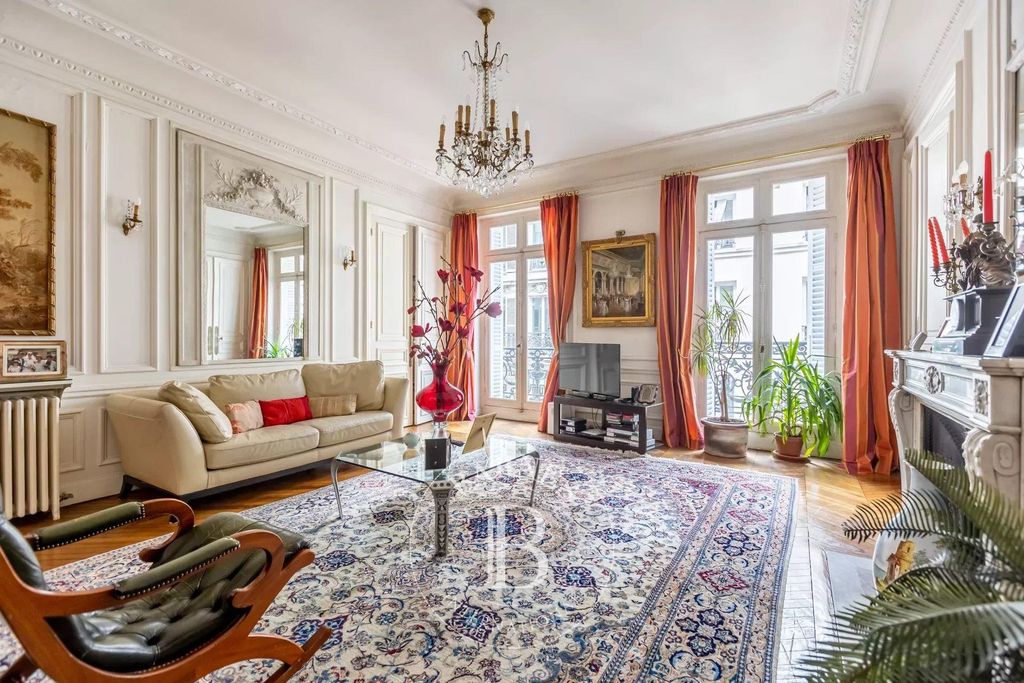3 bedroom luxury Apartment for sale in ChampsElysées, Madeleine