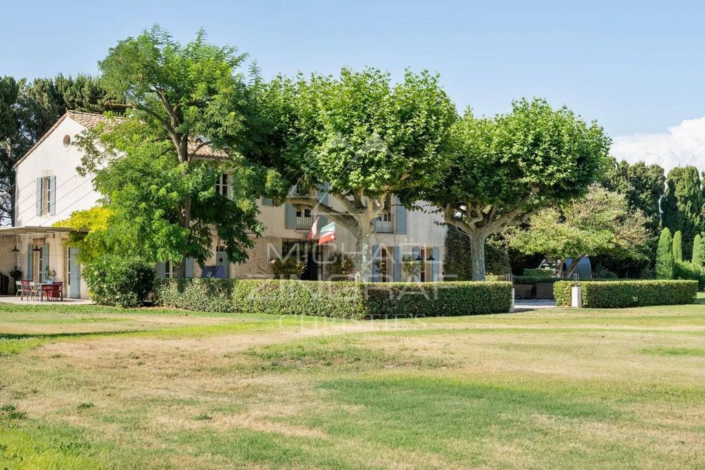 Сельский жилой дом 320 м2 в продажа Saint-Rémy-de-Provence, Франция