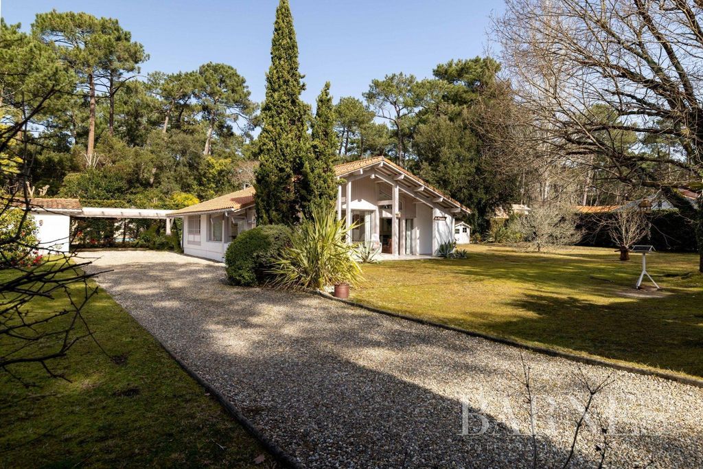 4 room luxury Villa for sale in Hossegor, France 128546370