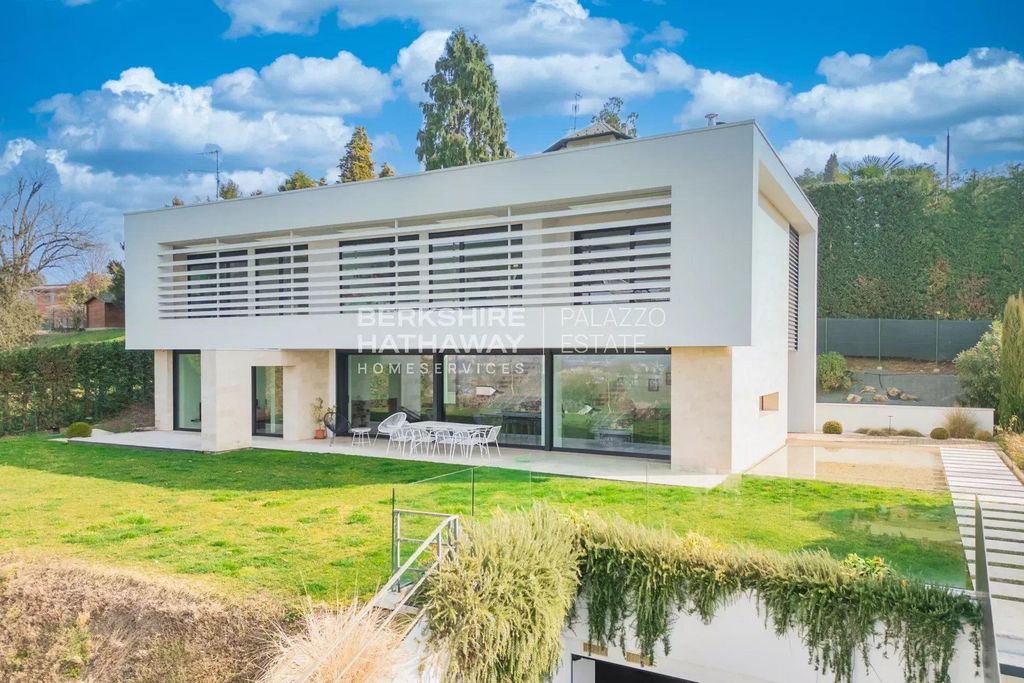 Prestigiosa villa in vendita Via Garibaldi, Casnate Con Bernate, Lombardia