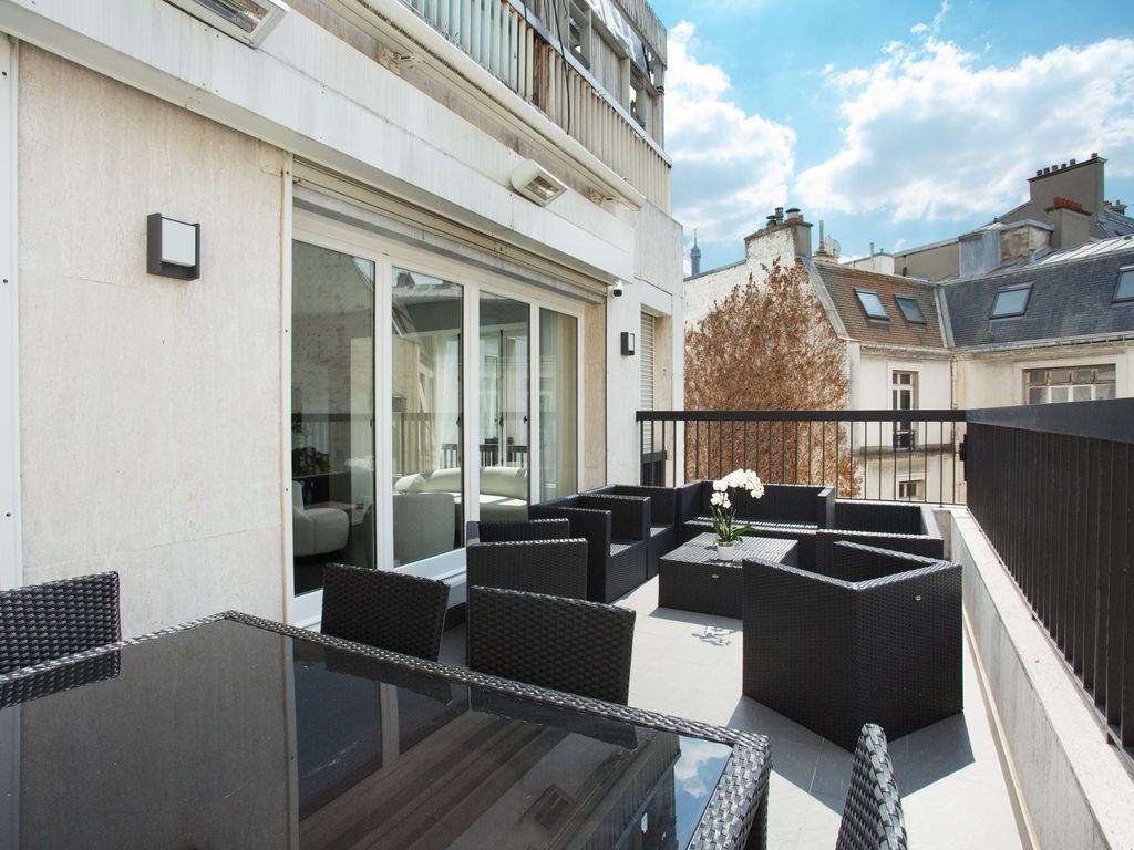 5 room luxury Apartment for sale in ChampsElysées, Madeleine, Triangle