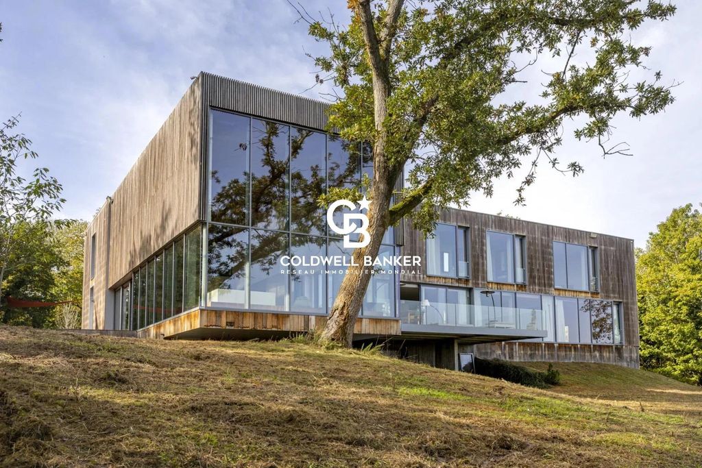 10 room luxury Villa for sale in Nantes, Pays de la Loire 128139326