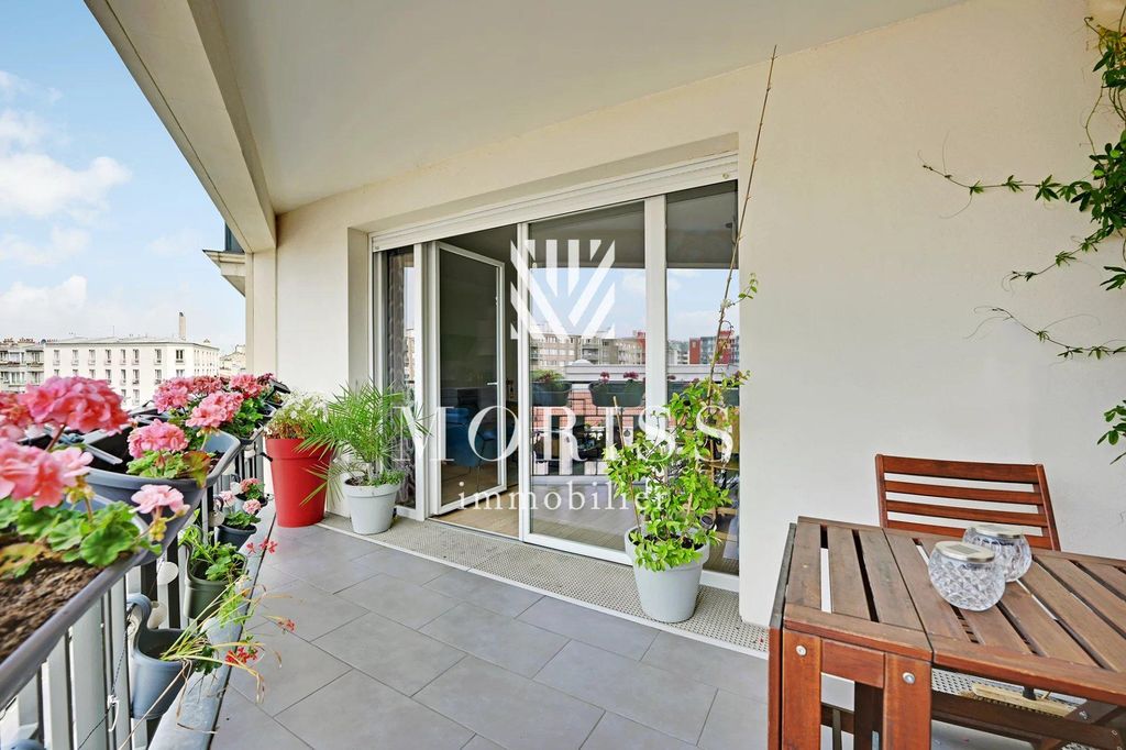 3 bedroom luxury Flat in 32 Avenue de la Porte de SaintOuen