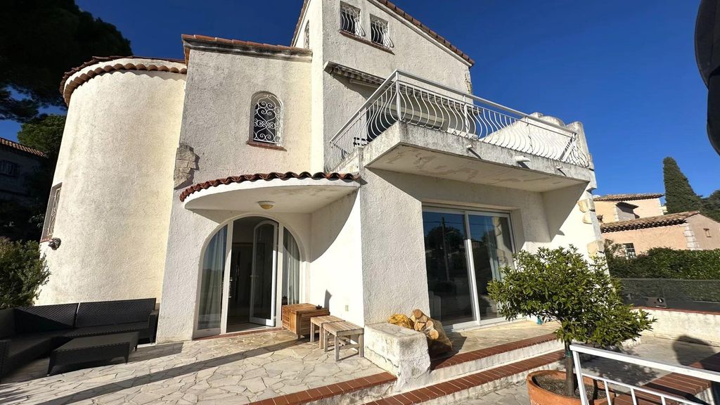 8 room luxury Villa for sale in Vence, France 129521163
