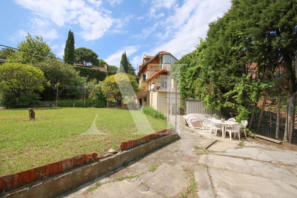 Luxury Villa for sale in GolfeJuan, France 128612001