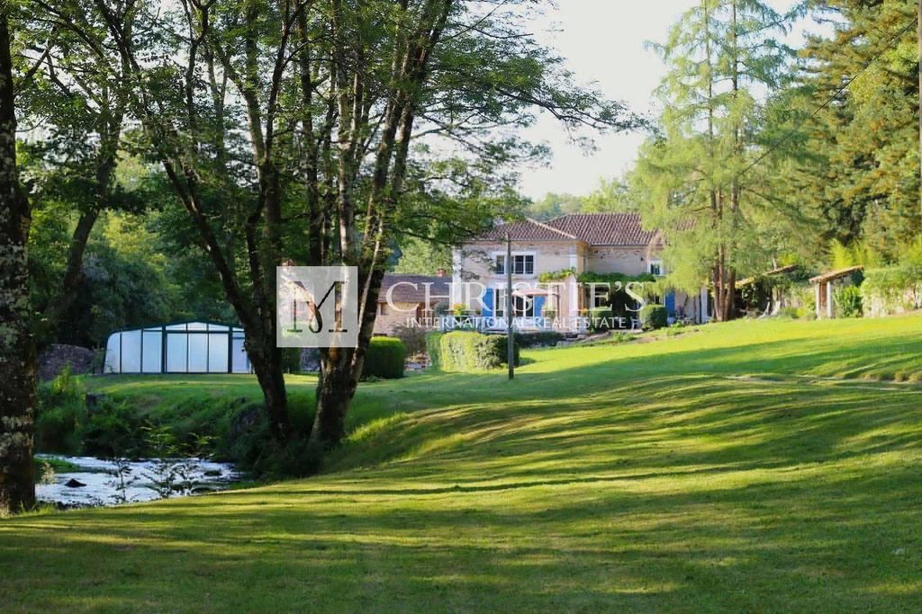 Maison de luxe en vente à SavignacdeNontron, France 119618785