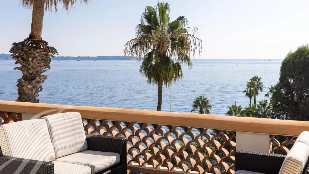 6 room luxury Villa for sale in GolfeJuan, French Riviera 120577505