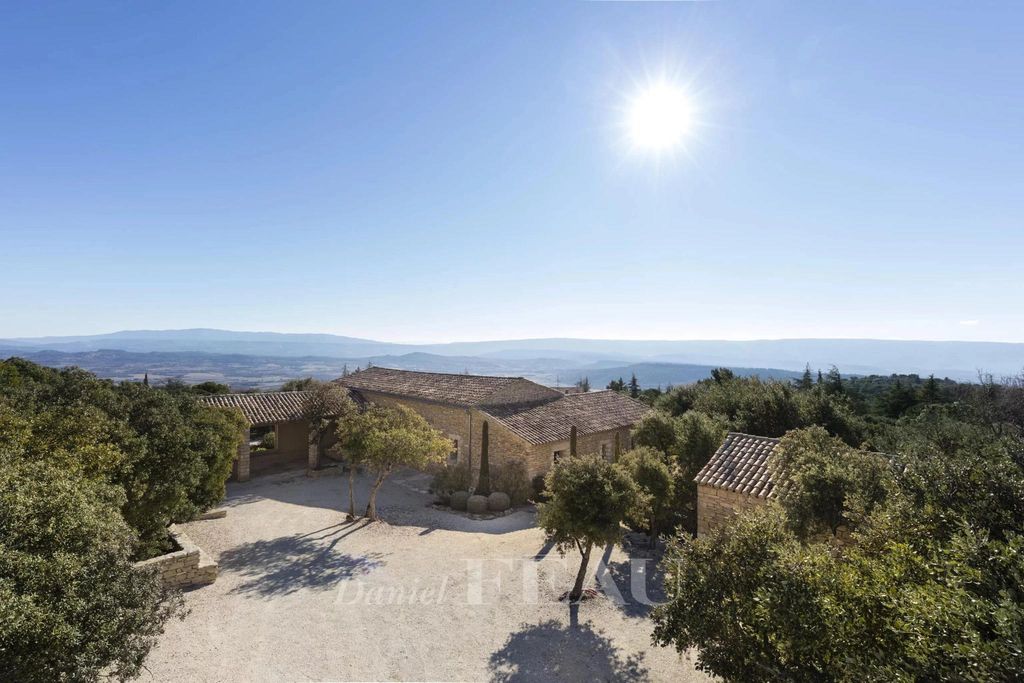 7 room luxury Farmhouse for sale in Gordes, France 120534465