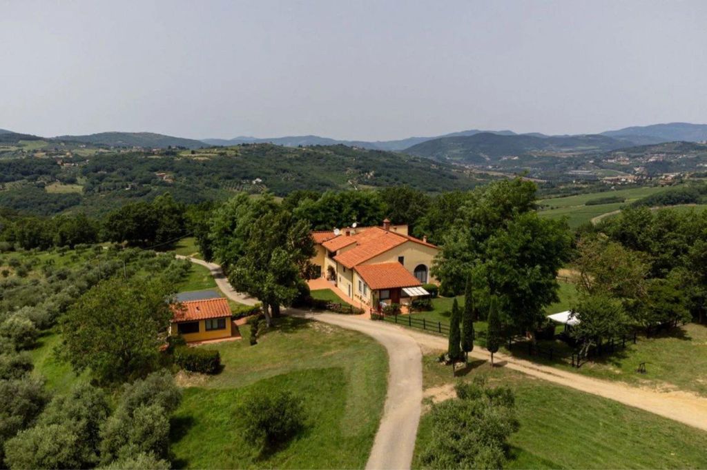 Prestigiosa villa di 2000 mq in vendita, Reggello, Toscana