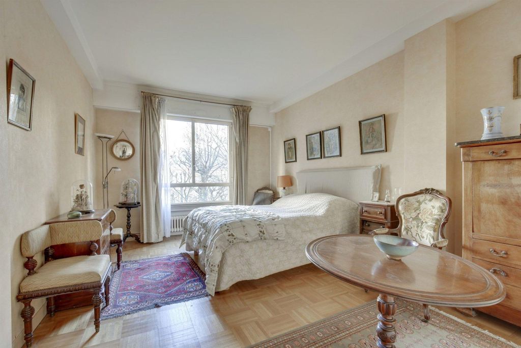 Bedroom Luxury Flat For Sale In La Muette Auteuil Porte Dauphine