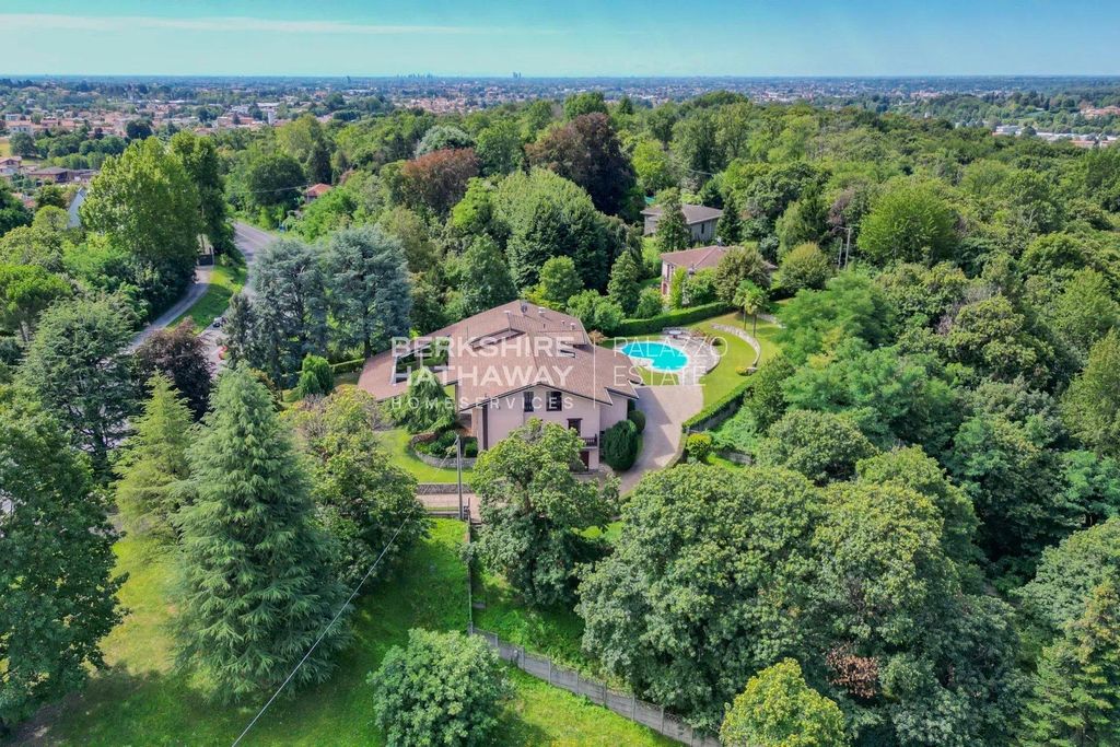 Prestigiosa villa di 725 mq in vendita Inverigo, Italia