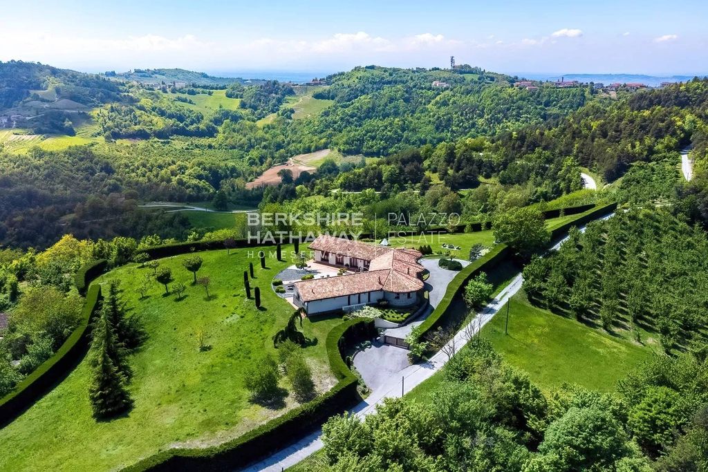 Prestigiosa villa di 412 mq in vendita Roddino, Italia