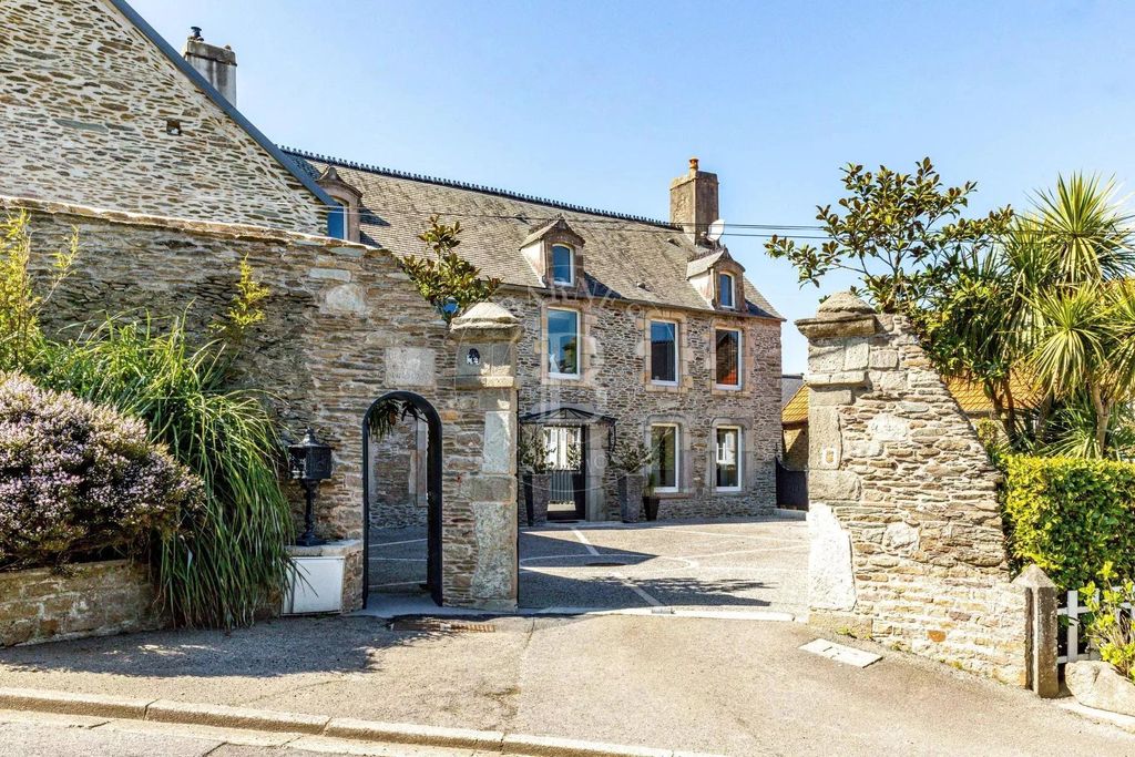 Luxury House for rent in CherbourgOcteville, France 127817439