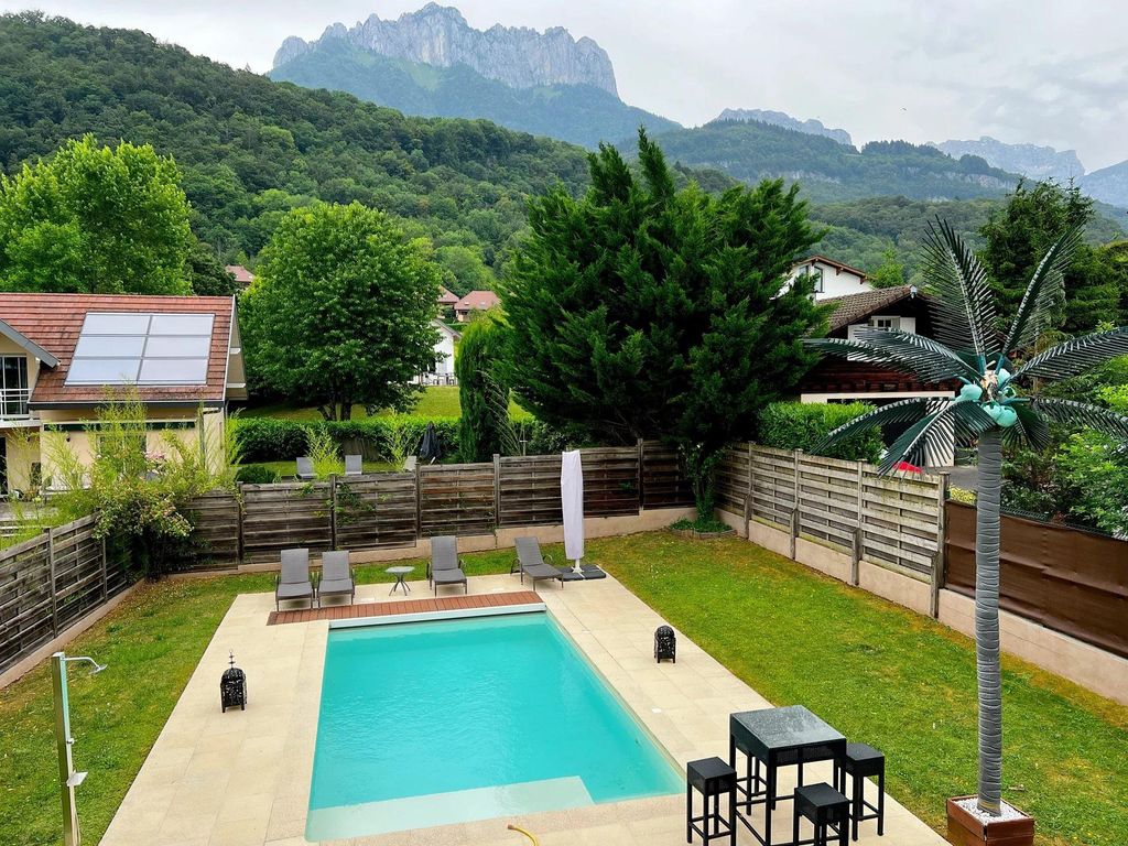 Maison de 6 pièces de luxe en vente à MenthonSaintBernard, Auvergne