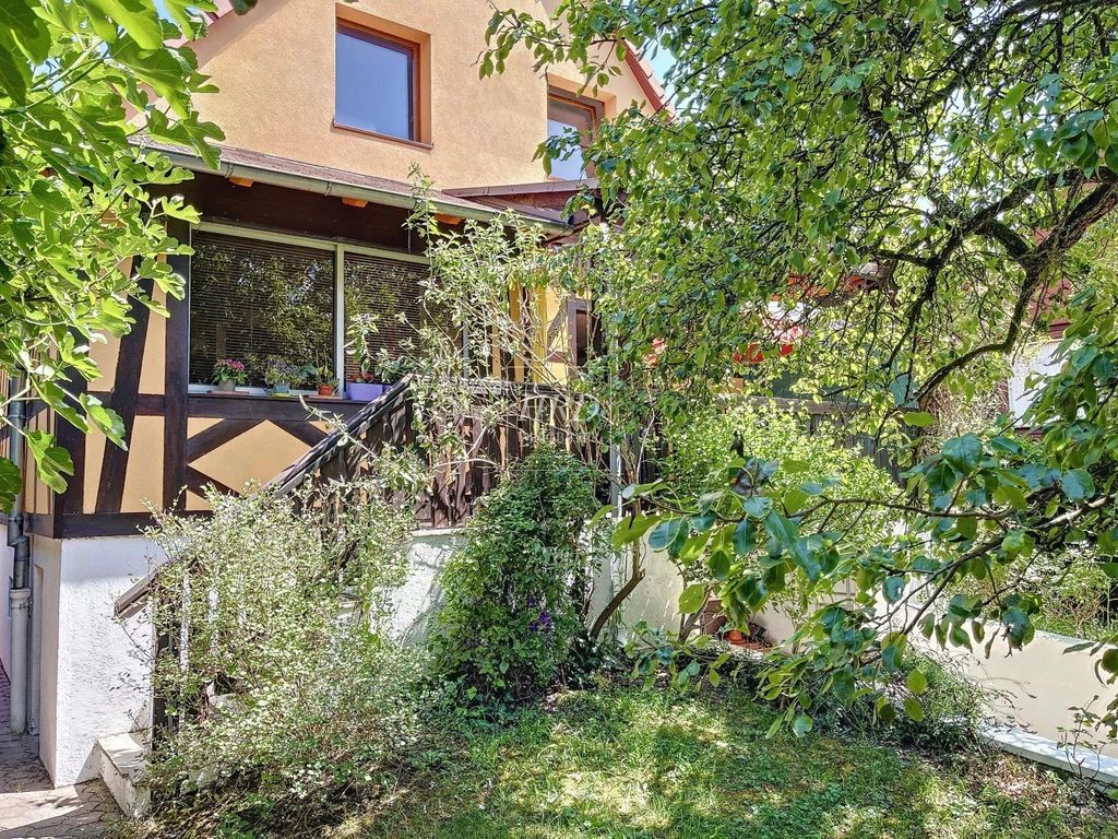 Maison de luxe de 6 pièces en vente à Strasbourg, France 129024665