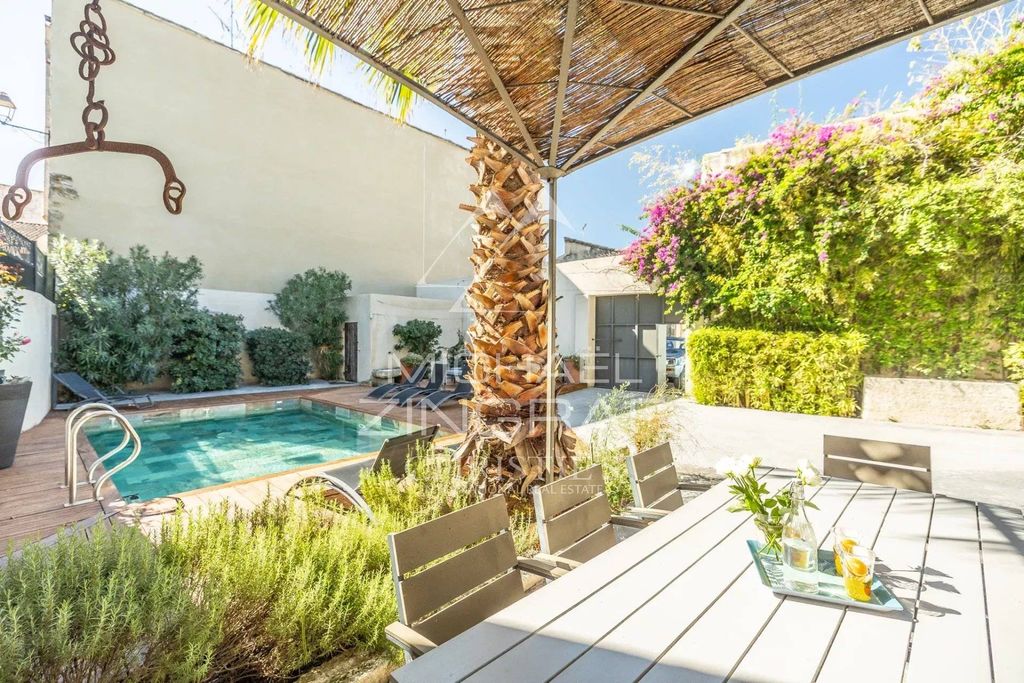 Элитный дом 211 м2 в продажа Saint-Rémy-de-Provence, Прованс — Альпы — Лазурный берег