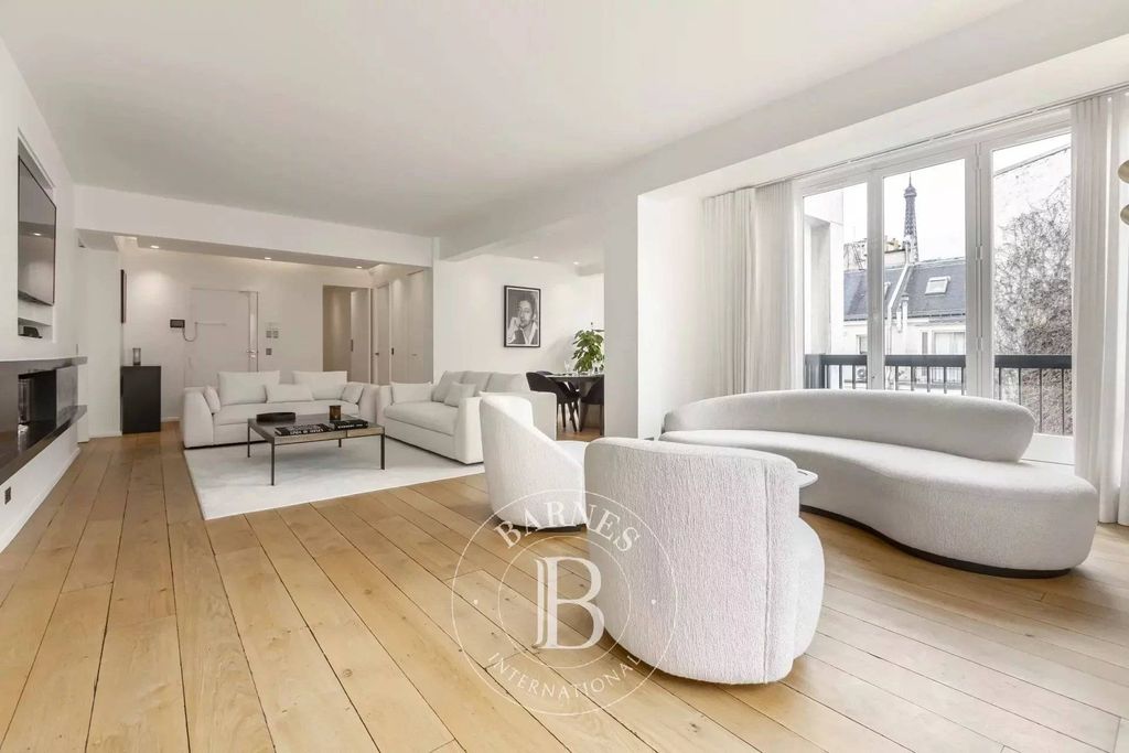 Bedroom Luxury Flat For Sale In Champs Elys Es Madeleine Triangle Dor Paris Le De France