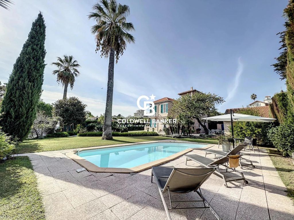 8 room luxury Villa for sale in 40 Chemin de l'Ermitage, Antibes