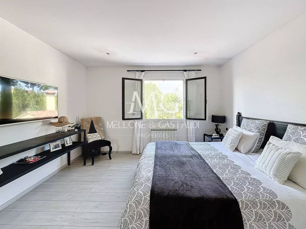 Cannes - Contemporary villa (privacy, 8x4m pool, zen-style terraces)