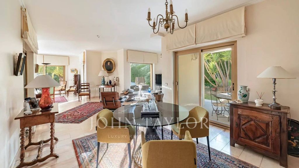 Luxury Villa for sale in Nice (Gairaut, private secure estate, sea-view)