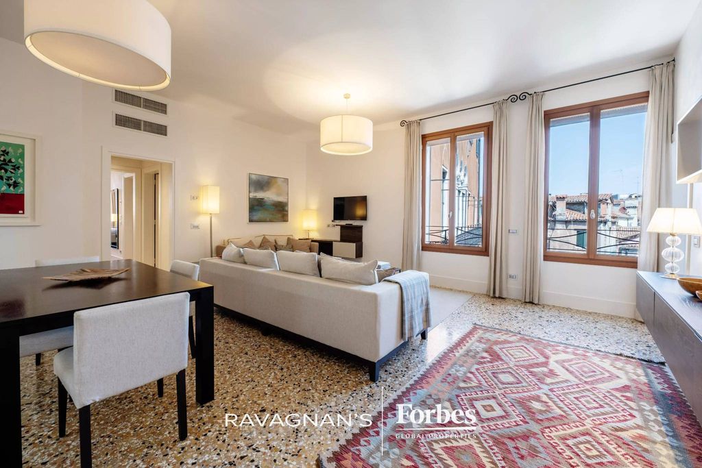 2 bedroom luxury Flat for sale in Venice, Veneto - View 2