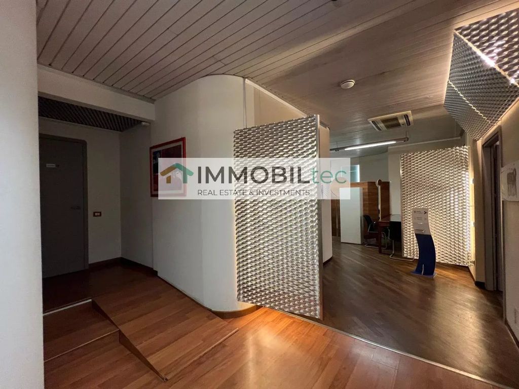Luxury office for sale, Saronno, Italy - Vista 2