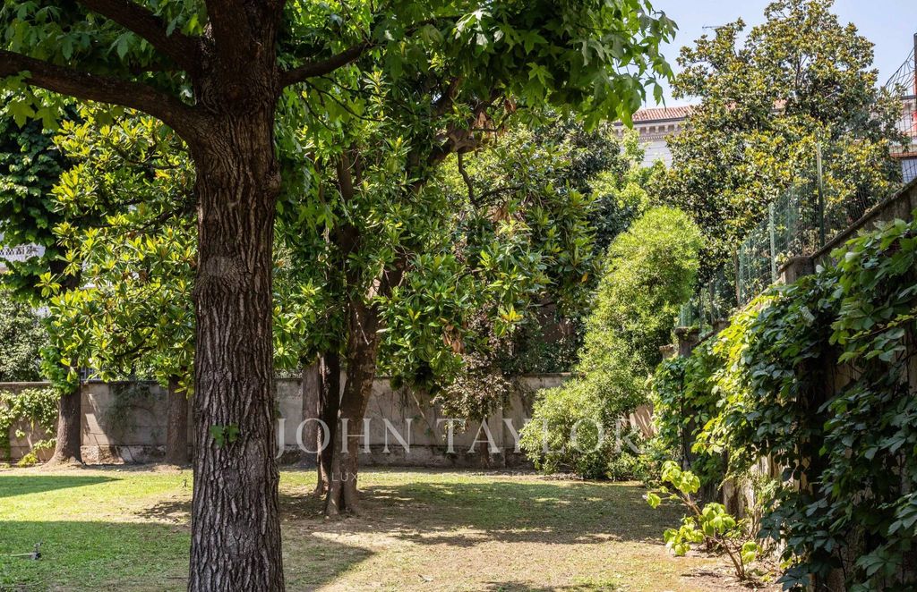 4 room luxury Flat for sale in Milan, Italy - View 2